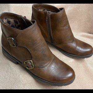 Naturalized N5 Comfort Brown Boot, Size 9, Never Worn